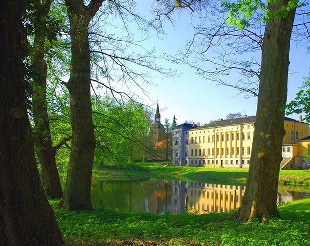 Schloss Semlow Ansicht vom Park aus